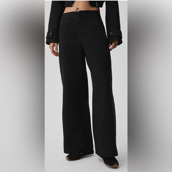 ALO Yoga Pants - Alo Mid-Rise Cosmopolitan Snap Pant | color: black | size: m